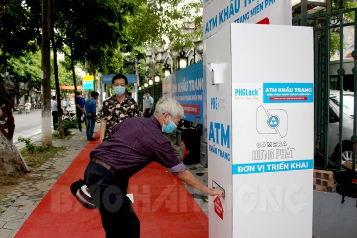 One more free face mask "ATM" in Hai Duong city